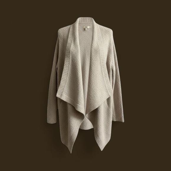 UGG - Picture 1 of 4